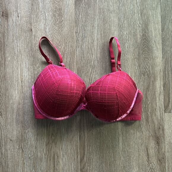 Victoria's Secret Push Up Bra - Picture 1 of 4